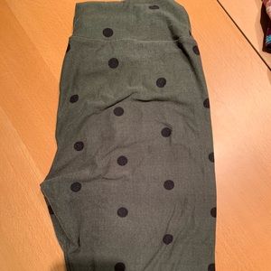 🍂Os LuLaRoe leggings. Green w/black polka dots🍂